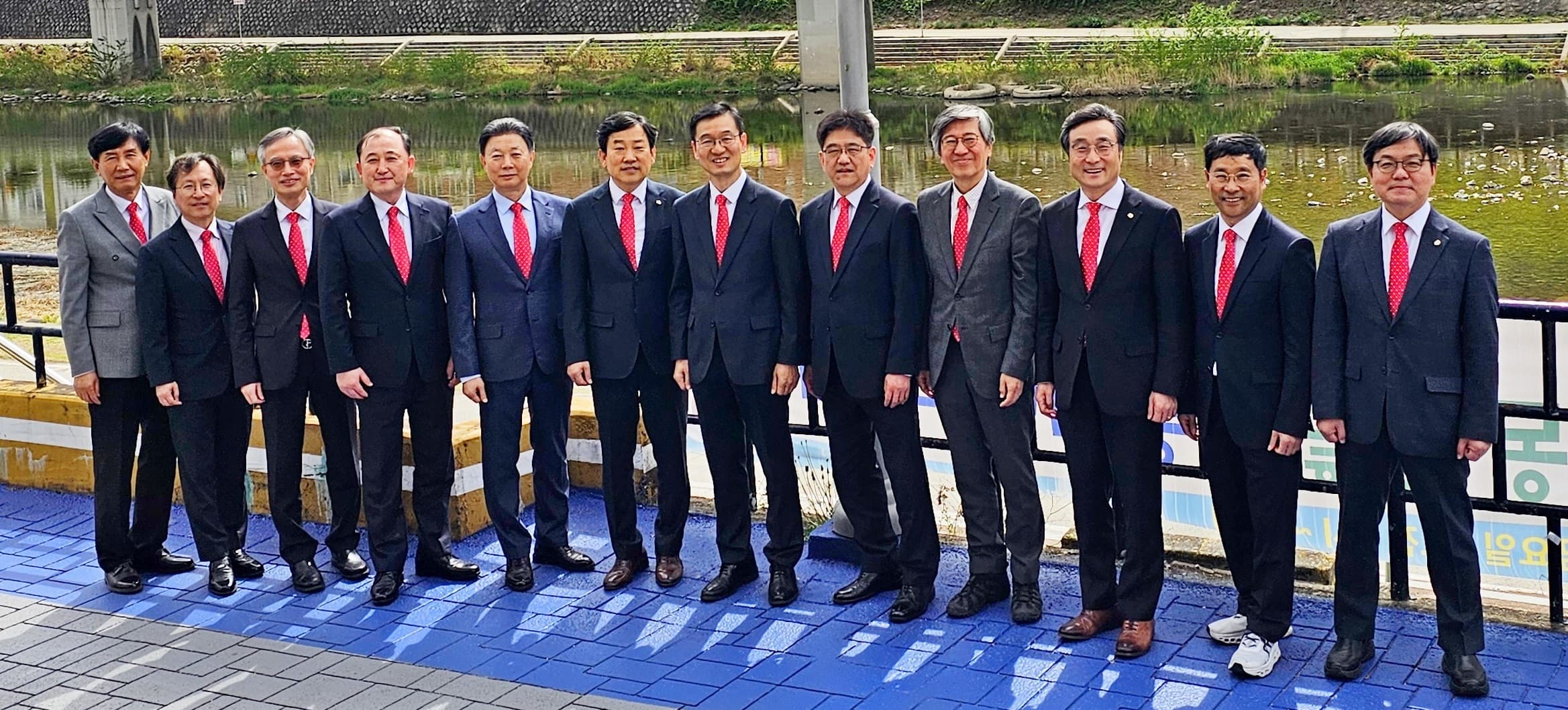 참좋은교회 당회원 단체 사진